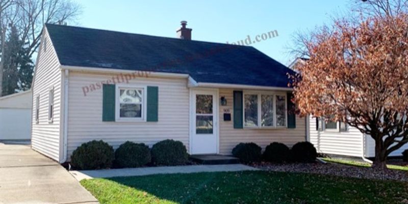 Bloomington House: 909 E Emerson St