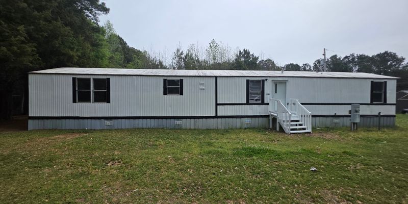 Hamer House: 1120 A Angela's Place