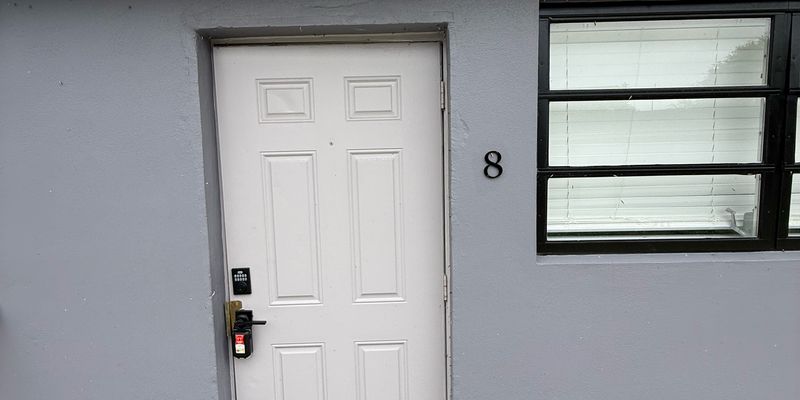 Hollywood Apartment: 2247 Taylor St