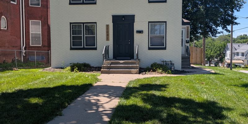Omaha Apartment: 1104 S 32nd St