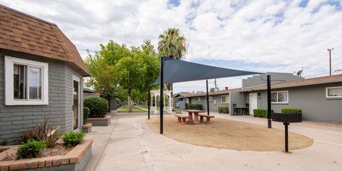property - outside - courtyard 4.jpg