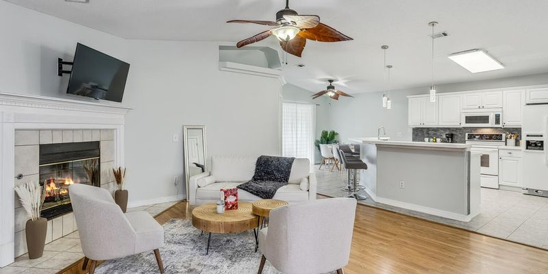 Pensacola House: 880 Sterling Way