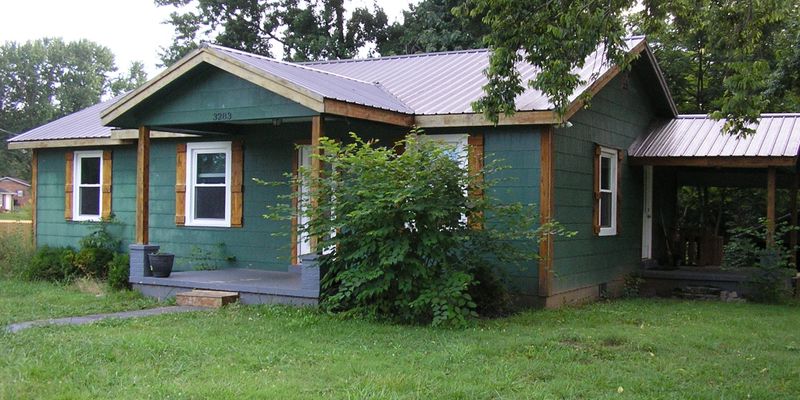 Bowling Green House: 3283 Plano Rd