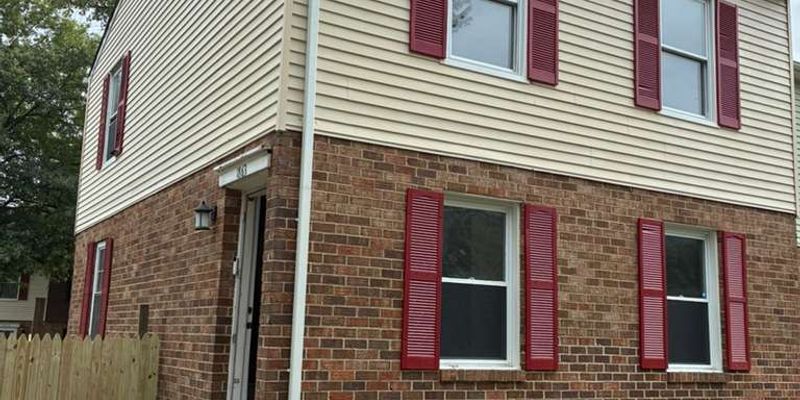 Severn House: 1863 Hawk Ct