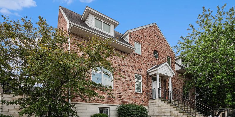 South Bend Apartment: 806 South Bend Ave