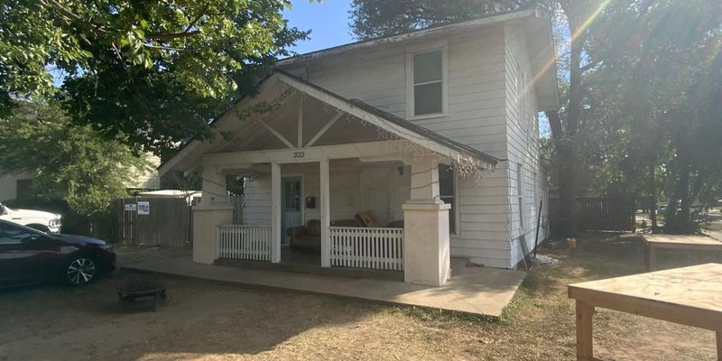 Stillwater House: 323 S West St