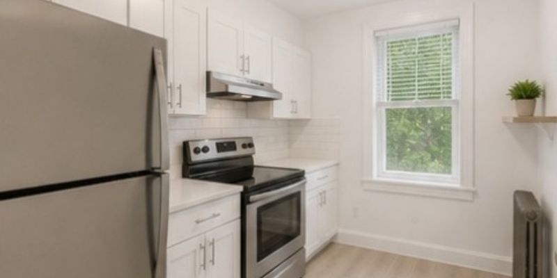 Brewster Apartment: 15 Park St