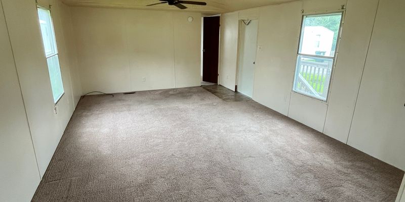 Newport House: 106 Jodoc Dr