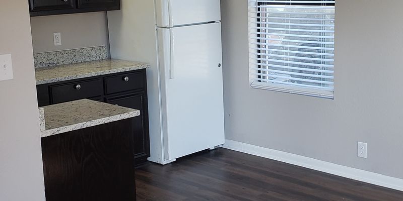 Pleasanton Apartment: 737 Commerce St