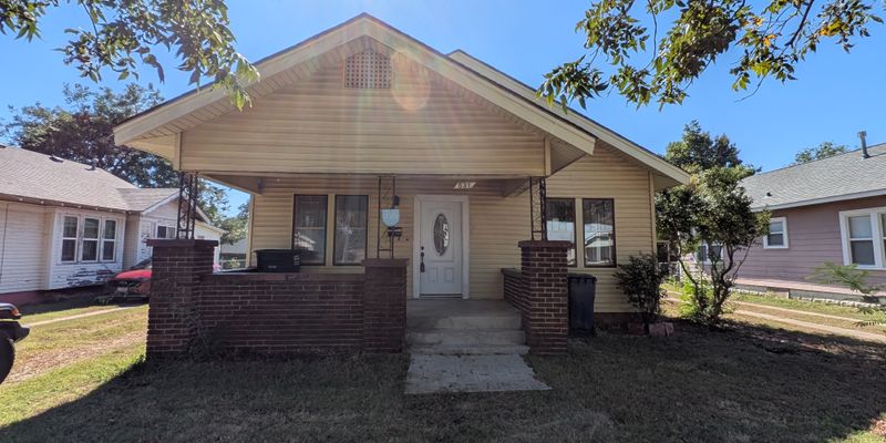 Shawnee House: 531 W Wallace St