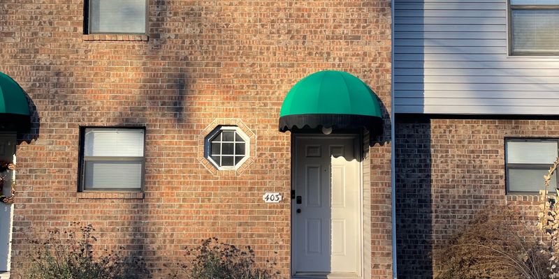 Ozark Apartment: 405 E Jackson St