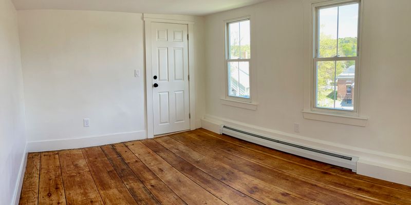 Hallowell Apartment: 15 Winthrop St