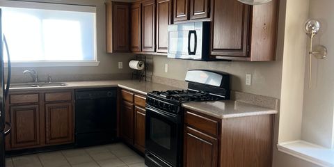 1103 Deepwoods-kitchen.jpg