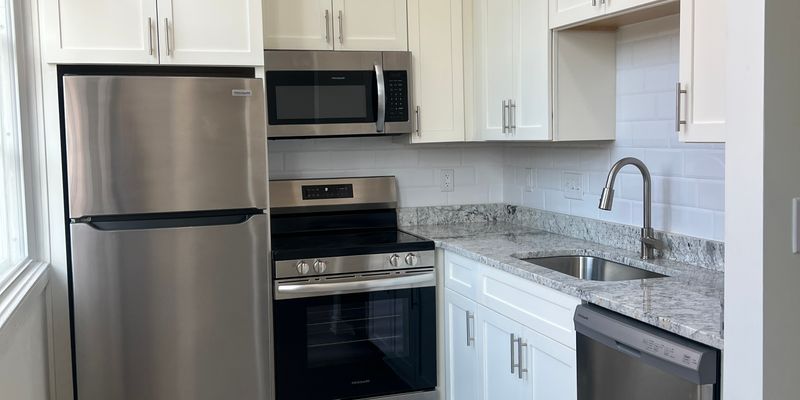 Pulaski Apartment: 500 Pico Terrace