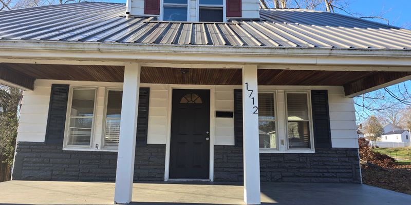 Ashland House: 1712 Blackburn Ave