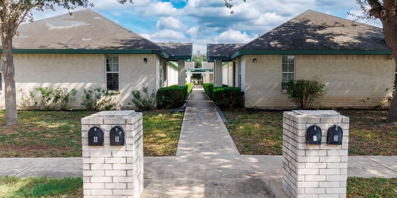 Edinburg Apartment: 1105 Lexington Cir