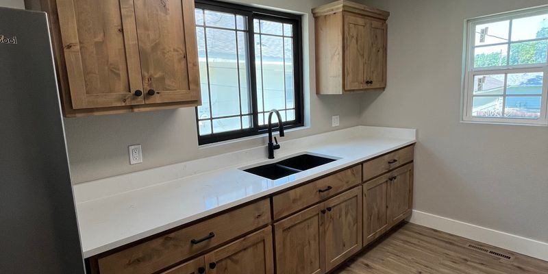 Pittsburg House: 415 E Jackson St