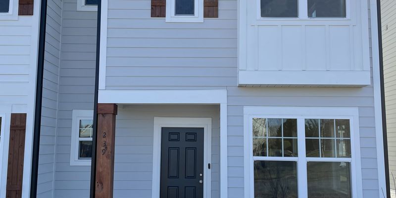 Belmont House: 239 Keener Blvd