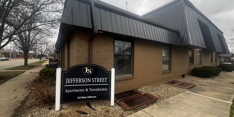 Plymouth Apartment: 225 W Jefferson St