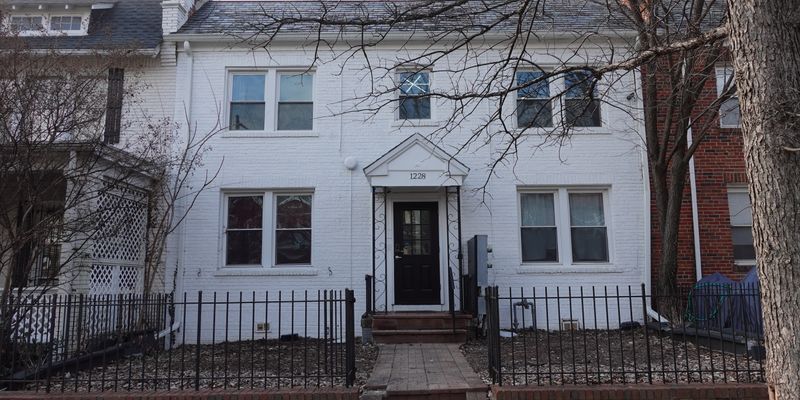 Washington House: 1228 18th St NE