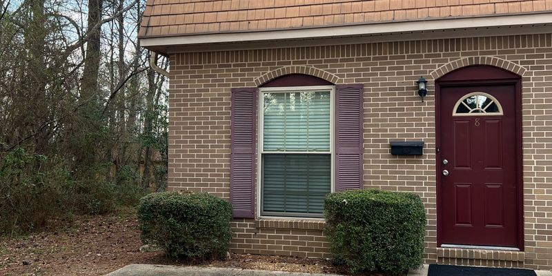 Jasper Apartment: 100 14th Ave NE