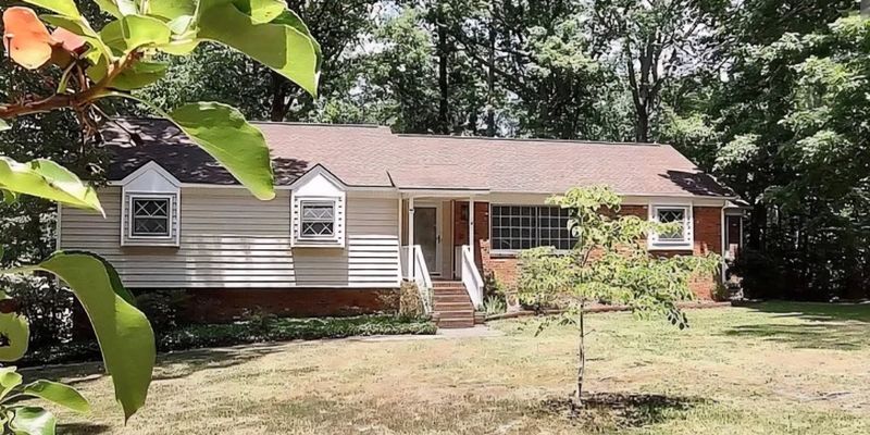 Sanford House: 2628 Bellaire Dr