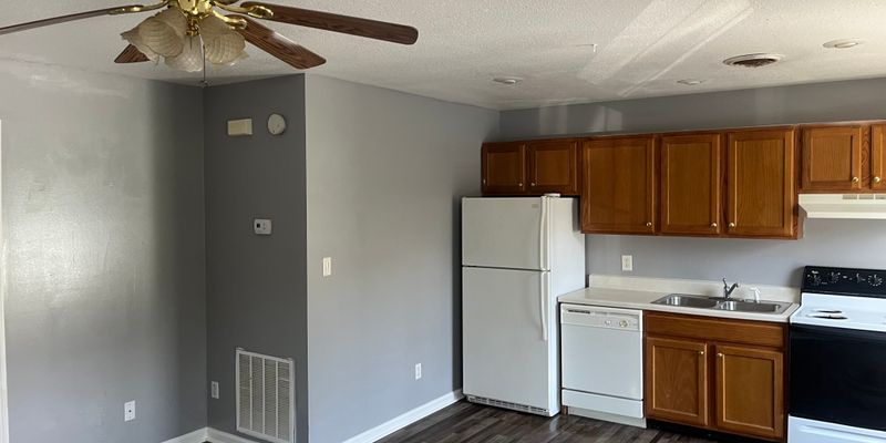 Seymour Apartment: 11735 Chapman Hwy