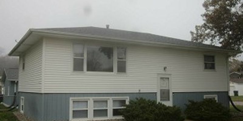 Cedar Rapids Multiplex: 1608 Hillside Dr NW