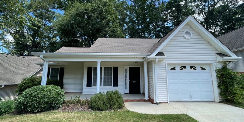 Pendleton House: 144 Grand Oak Cir