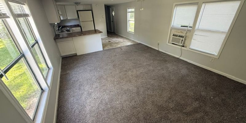 Jacksonville House: 1133 Pickett Rd