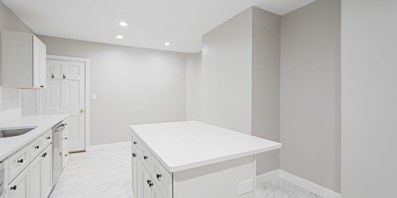 Boston Apartment: 381 Adams St