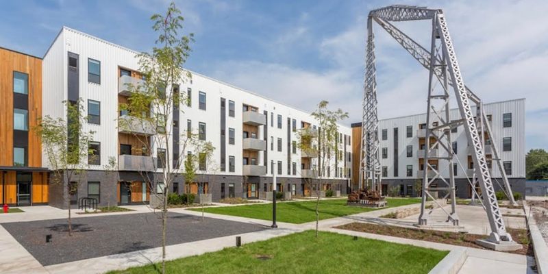 Des Moines Apartment: 601 E Vine St