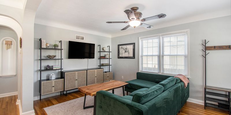 Saint Louis House: 8754 Florence Ave