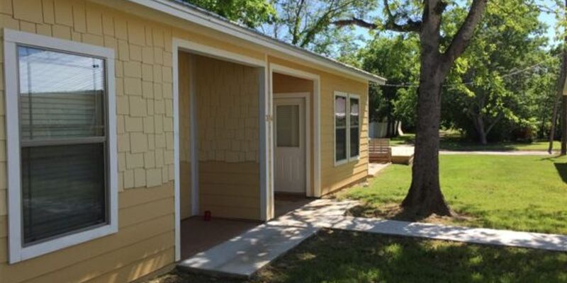 Somerville Apartment: 259 E 7th St