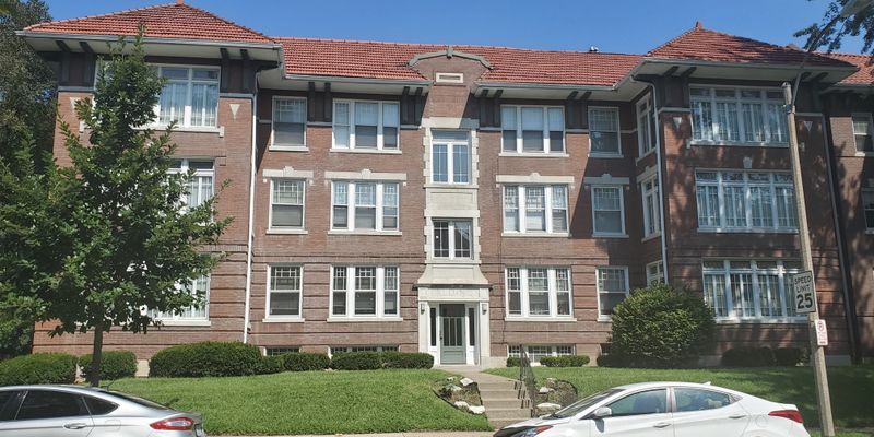 St. Louis Apartment: 5795 Pershing Avenue