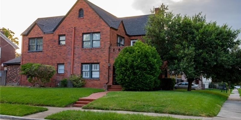 Houston Multiplex: 4704 Chenevert St