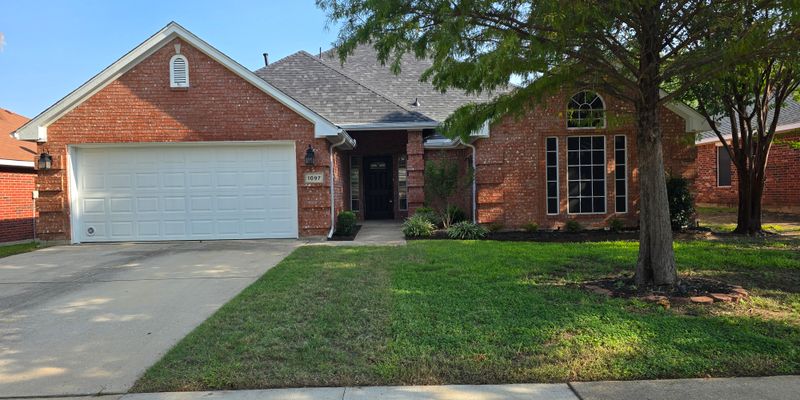 Saginaw House: 1097 Springhill Dr