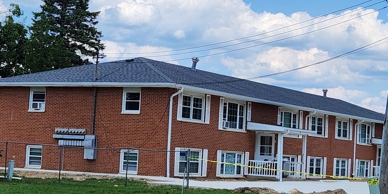 Paw Paw Apartment: 915-917 E Main St