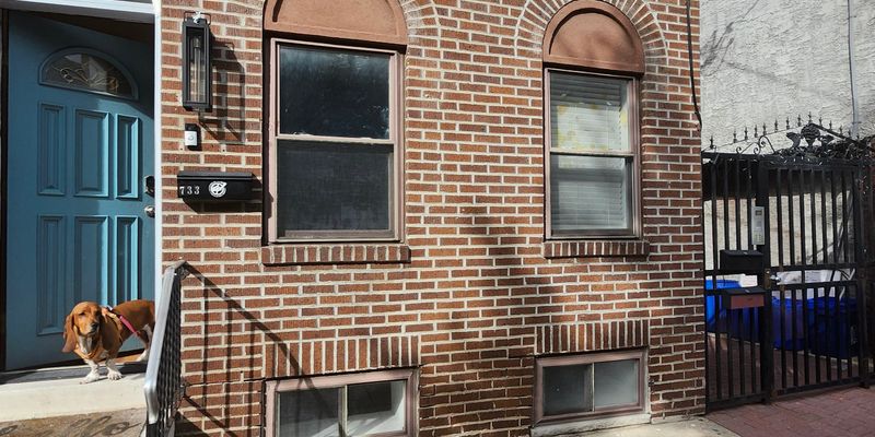 Philadelphia House: 733 Carpenter Street