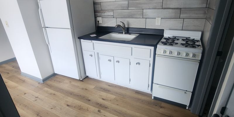 West Allis Apartment: 6521 Beloit Rd