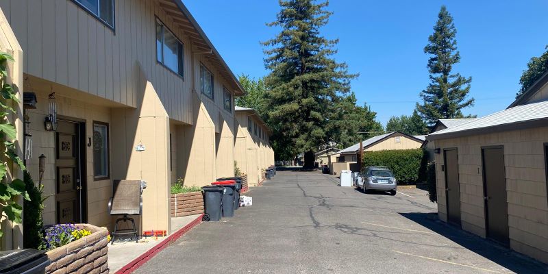 Phoenix Apartment: 211 W 1st St