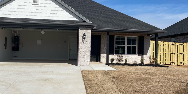 Lowell House: 1110 Maclaren Ave