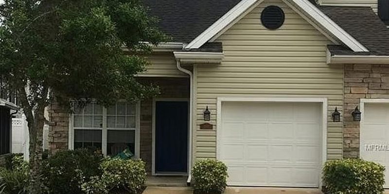 Lakeland House: 2011 Winterset Dr