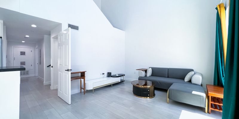 Los angeles Apartment: 1200 W 35th street