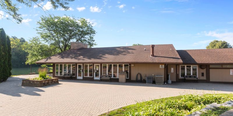 Fox Lake House: 37 Bermuda Colony