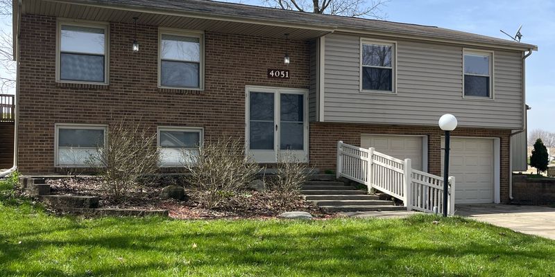 Leesburg House: 4051 E Forest Glen Ave