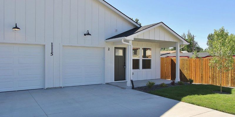 Emmett Townhome: 1115 S Commercial Ave