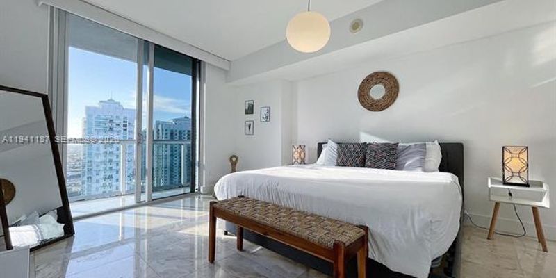 Miami Condo: 485 Brickell Ave