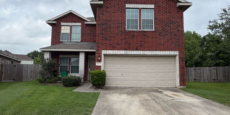 Houston House: 13802 Greyfield Ln
