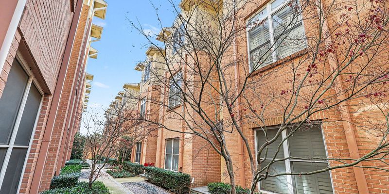 Dallas House: 4412 McKinney Ave